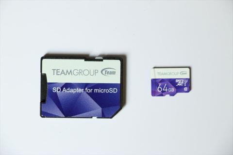 同じデザインのアダプター付き