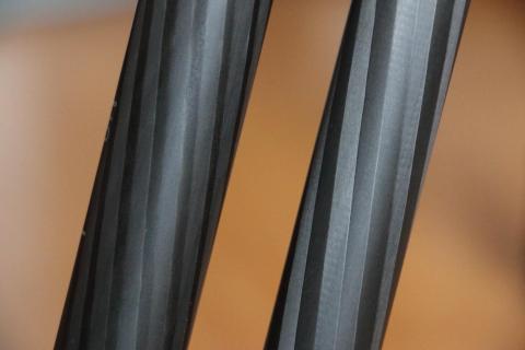 左:ベルボン 右:本品