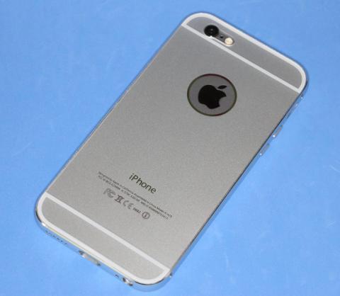 背面プレートを嵌めこむ