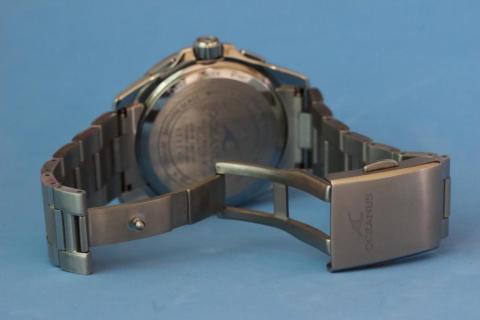 しっかりした作りのブレス