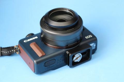 カメラの厚さにピッタリ