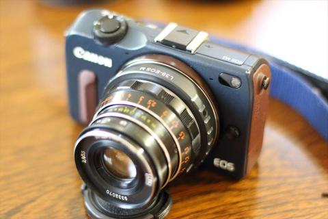 指標の位置を合わせて固定する