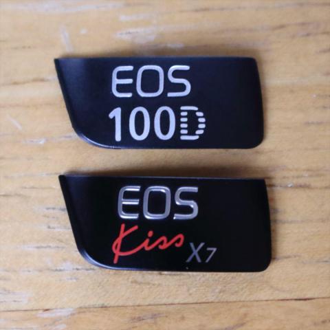 標準のボディロゴと並べてみた