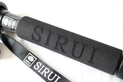 SIRUIロゴの入ったウレタングリップ