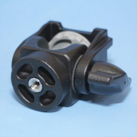 固定ネジは、1/4ネジへの変換アダプターが装着されている