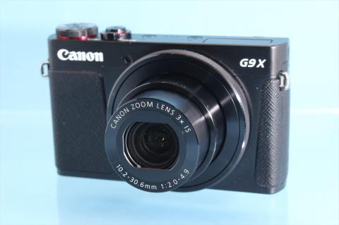 3倍ズームはやや暗め