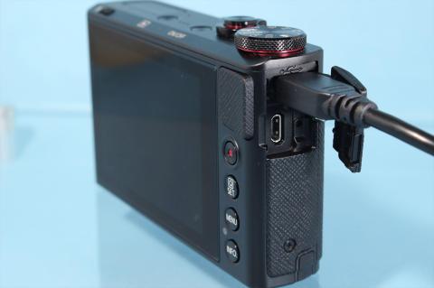 USB給電で、バッテリー充電が可能