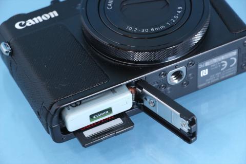 バッテリーはG7Xと共通