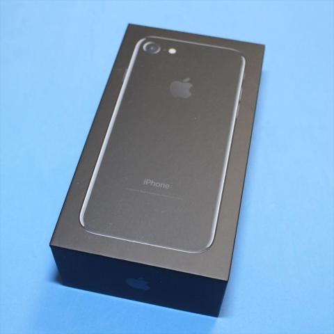 ジェットブラックなので黒箱