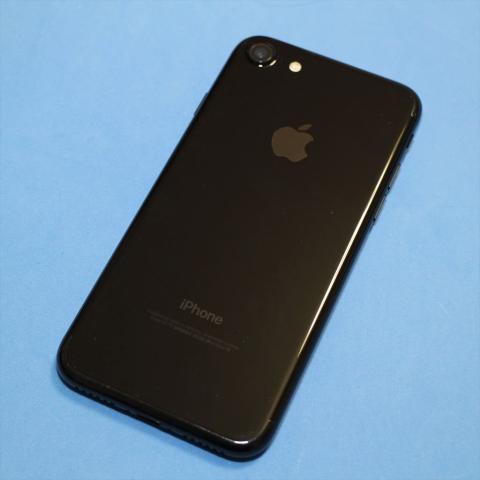 艶のある美しいジェットブラック