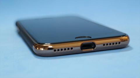 スピーカー、ライトニングコネクタ周り