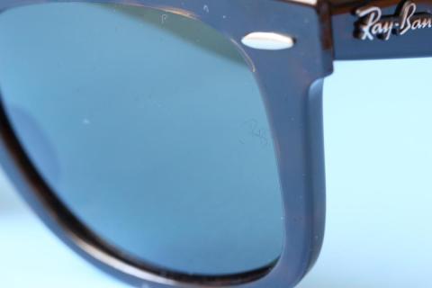 左レンズのRB刻印