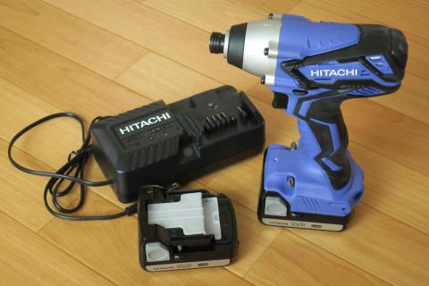 充電器と予備バッテリー付き