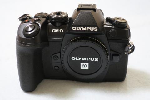 OMシリーズを思い出させるフロントデザイン