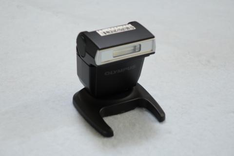 付属フラッシュ(スタンドは手持ちのもの)