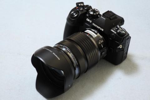 E-M1 Mark IIに装着した状態