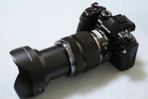 望遠端の100mmにズームした状態