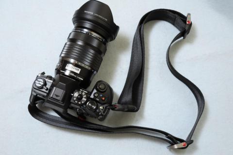 PeakDesignのストラップを付けた