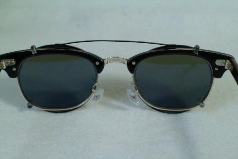 メガネフレームに引っ掛ける