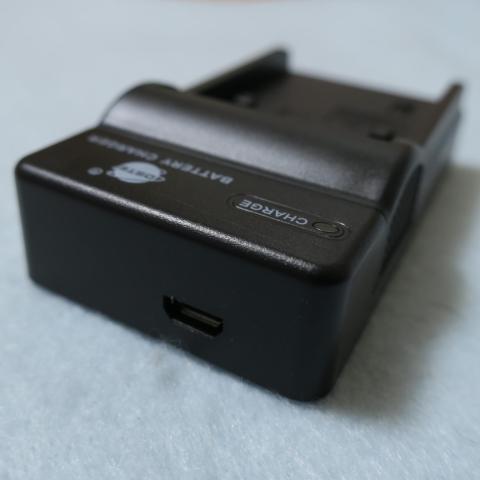 給電はmicroUSB