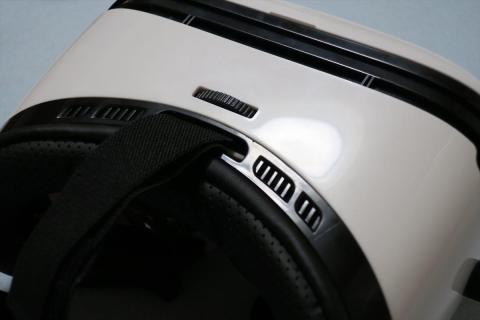 瞳孔間距離調整用ツマミ