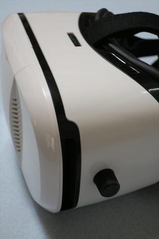 ピント調整用ツマミ