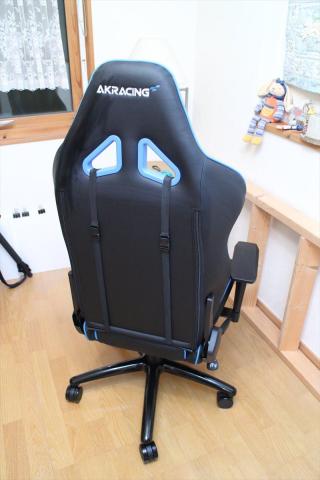 背面側に回して固定