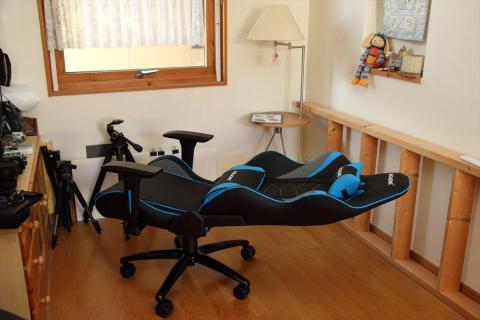 最大リクライニング時はほぼ水平になる