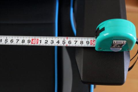 アームレストの幅は、最小でも約47cm