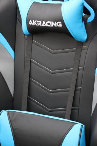 V字型のステッチが入る背もたれ