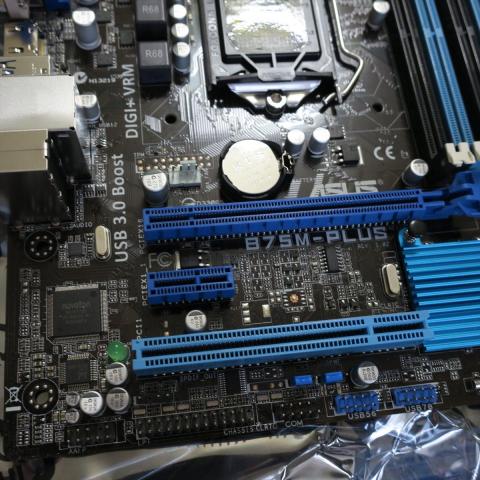 グラボを挿したら使えないx1スロット