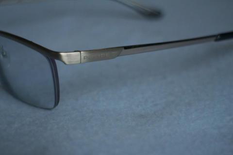 テンプルにPOLICEロゴが入る