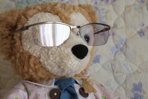 角度によっては強く反射する