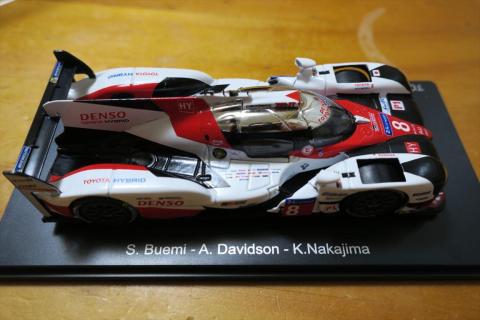 逆側にはドライバー名が入る