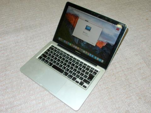 MacBook Airほど洗練された印象はないものの、質感は上々です