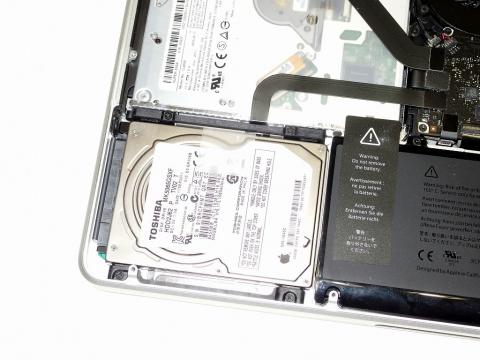 内蔵ドライブは東芝「MK5065GSXF」。容量は500GB、インターフェイスはSATA2.0で、回転数は5,400rpmらしいです。