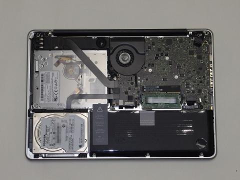 HDD(SSD)、メモリとも簡単にアクセスできます。