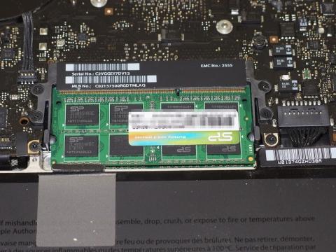開けたついでにメモリをDDR3 1600MHzの8GB SODIMMを2枚に換装