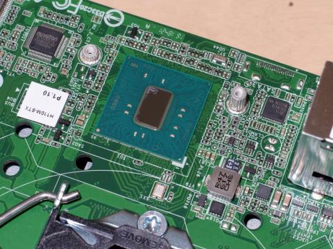 チップセットはIntel H110