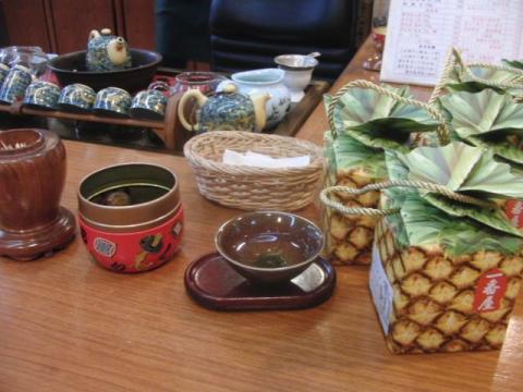 写真3 お茶の試飲