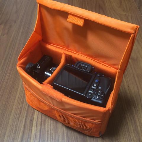 左:α6000、右:K-r