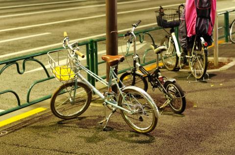 歩道の自転車。