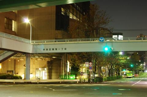 交差点。絞り羽根が6枚なので、光り方に癖があります