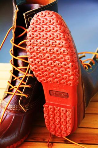 グリップ力にも優れているパターン。雪道や凍りついた道でも期待できそう。