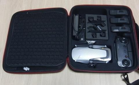 本体、リモコン、バッテリー×3、付属品