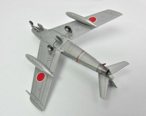 後部主脚格納部が浅すぎ