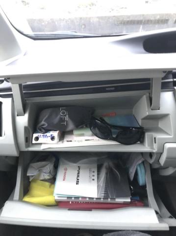 助手席グローブボックス