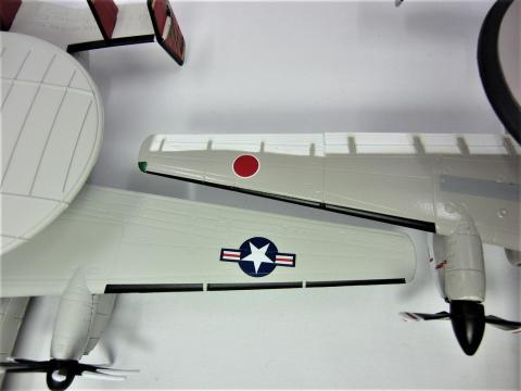 モールド比較 左E-2D、右E-2C