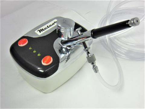 コンプレッサーにエアブラシ置き内蔵