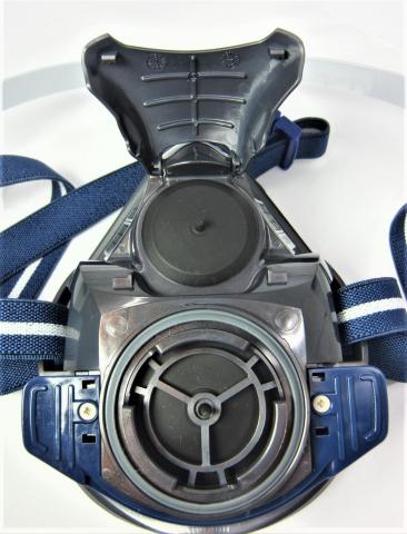 吸気弁(鼻)と排気弁